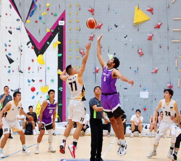 C罗补时造点，他走到马内身边让马内来主罚[2...7]